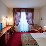 Erzsebet 3*